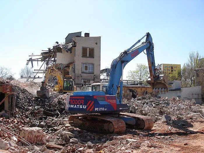 Maszyna FIODOR (Komatsu) przy rozbiórce